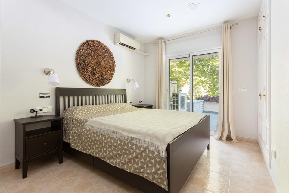 Bed, Photo of the whole room, Bedroom, air conditioner
