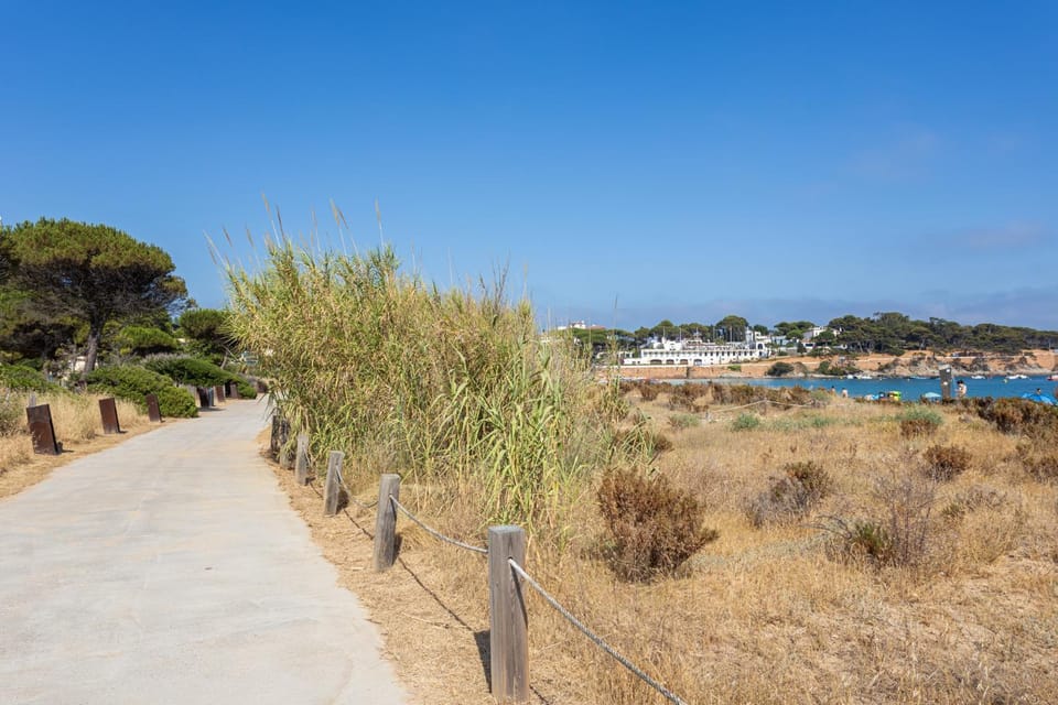 Nearby landmark, Day, Natural landscape, Lake view, River view, Sea view