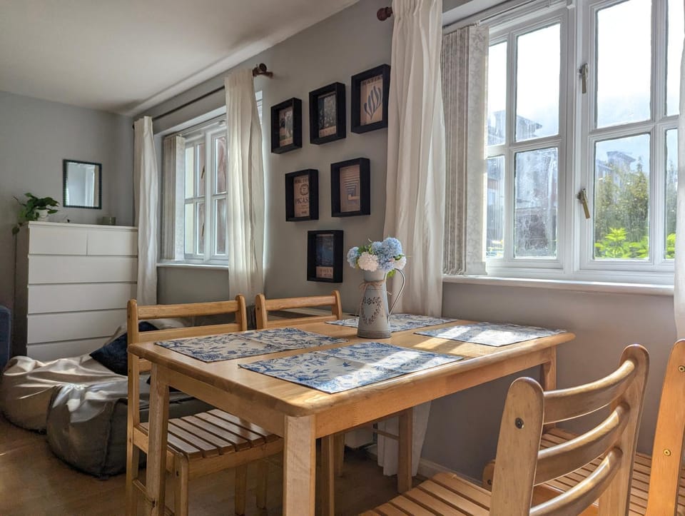 Vintage 2-Bed City Centre Gem Free Parking Apartment in Liverpool