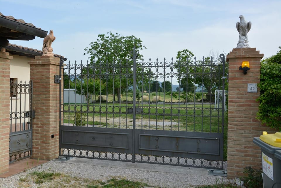 Facade/entrance