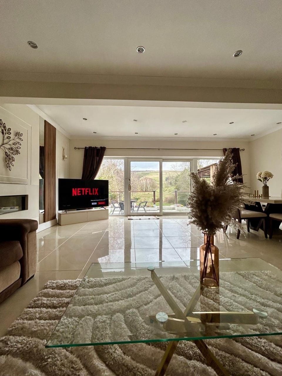 Communal lounge/ TV room, TV and multimedia, Living room, Evening entertainment