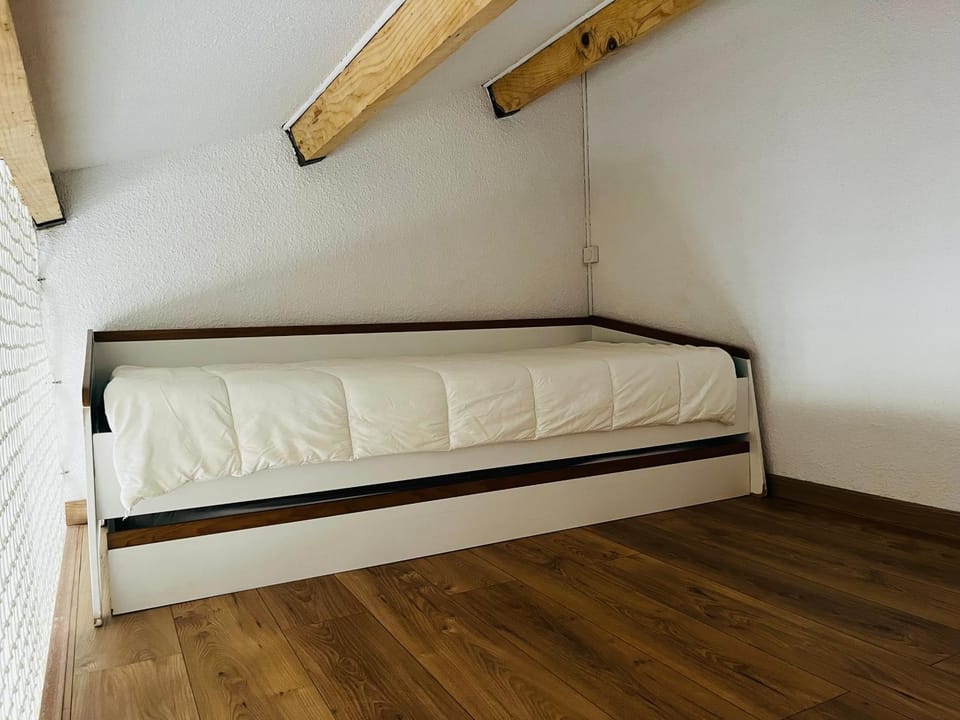 Bed, bunk bed