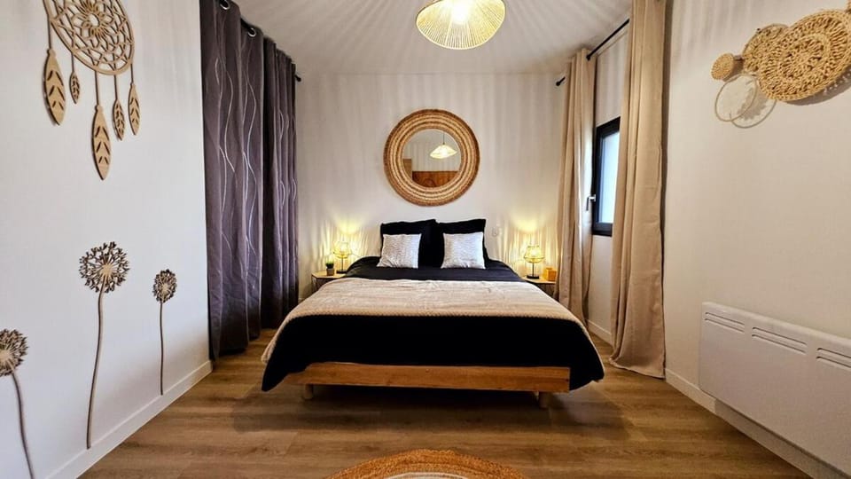 Bed, Photo of the whole room, Bedroom, wardrobe