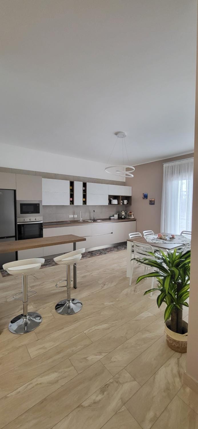 Kitchen or kitchenette, Dining area, oven, stove
