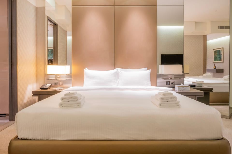Bed, Bedroom, towels