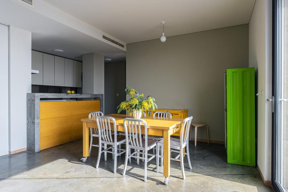 Kitchen or kitchenette, Dining area, oven