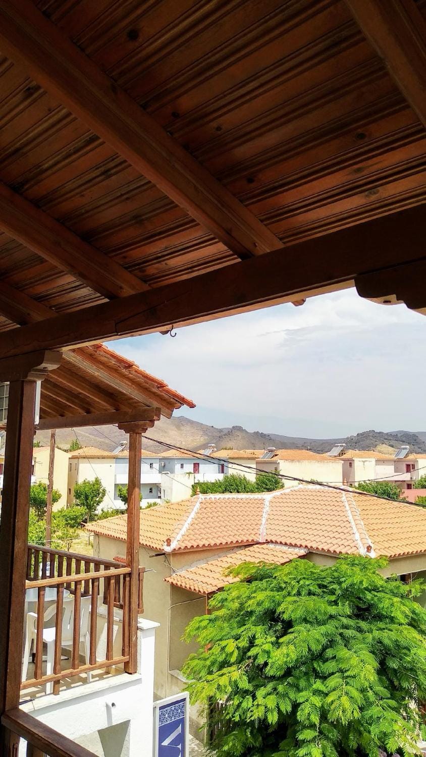Balcony/Terrace, Mountain view