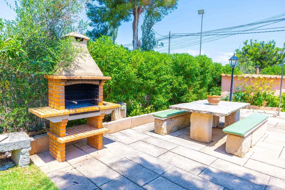 Sunny villa with private pool, AC and WIFI House in Raiguer