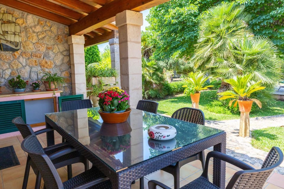 Sunny villa with private pool, AC and WIFI House in Raiguer