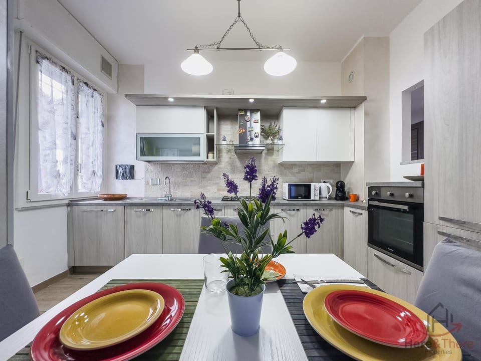 Day, Coffee/tea facilities, Living room, Seating area, Dining area, microwave, oven, kitchen