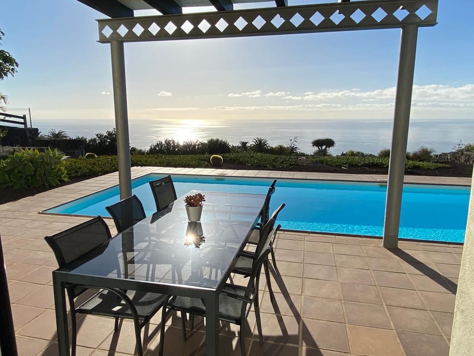 Balcony/Terrace, Pool view, Sea view, Swimming pool