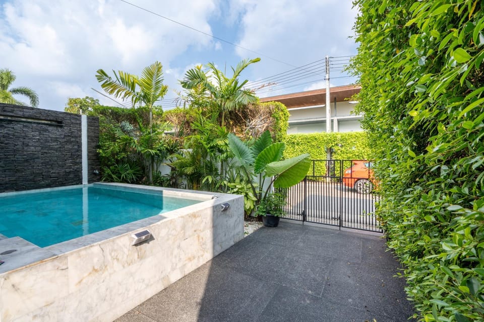 Garden, Swimming pool, Swimming pool