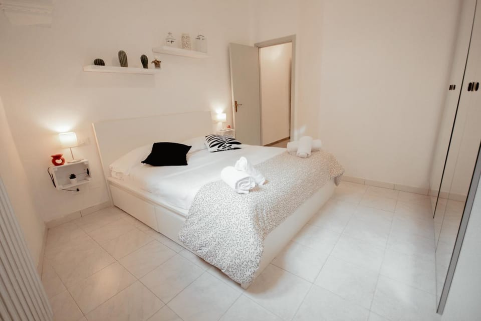 Bed, Photo of the whole room, Bedroom, towels, wardrobe