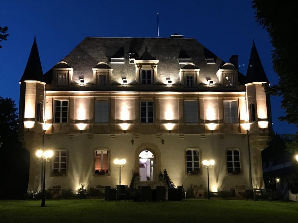 Facade/entrance, Night