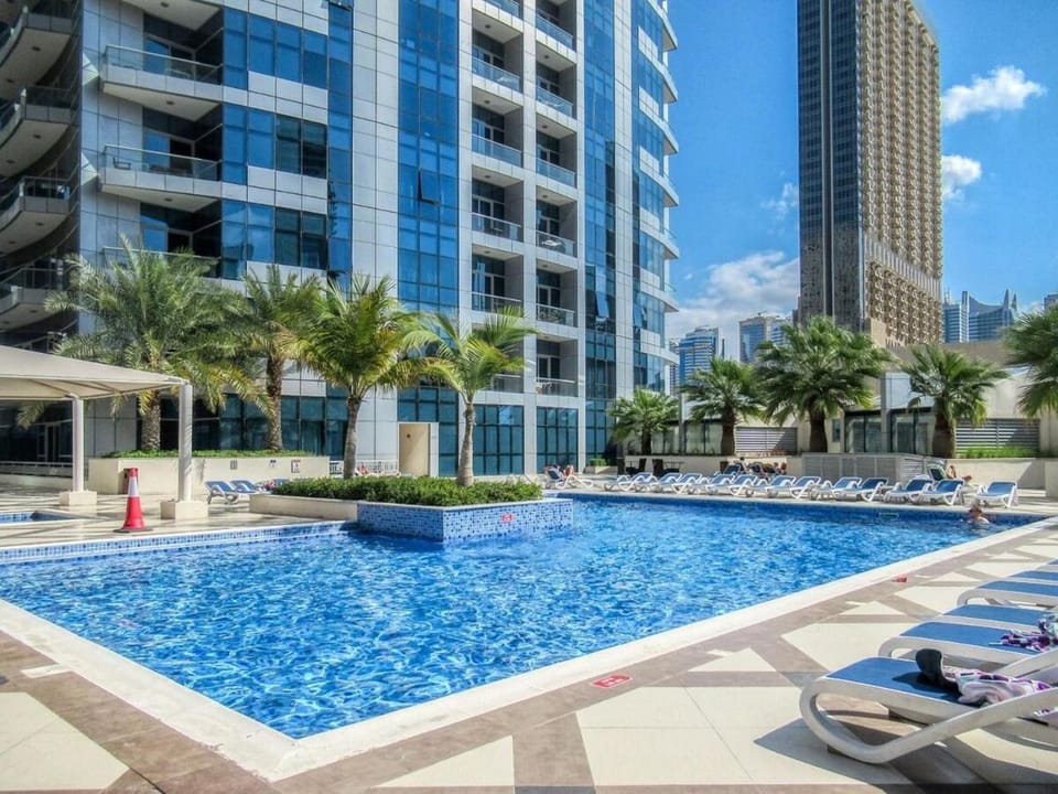 Waterfront 1BR - Marina Views - Walk to Beach & Mall Apartment in Dubai
