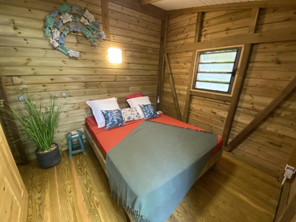 Kazananas, private spa, Helleux Beach Apartment in Sainte-Anne