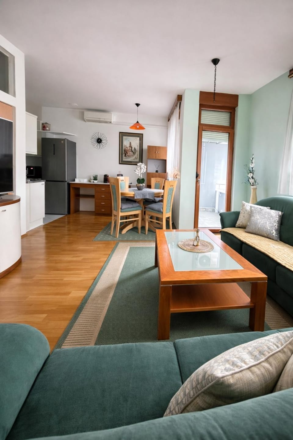 TV and multimedia, Kitchen or kitchenette, Living room, Seating area, Dining area, Evening entertainment