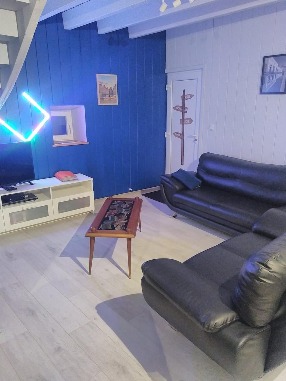 Communal lounge/ TV room, Living room