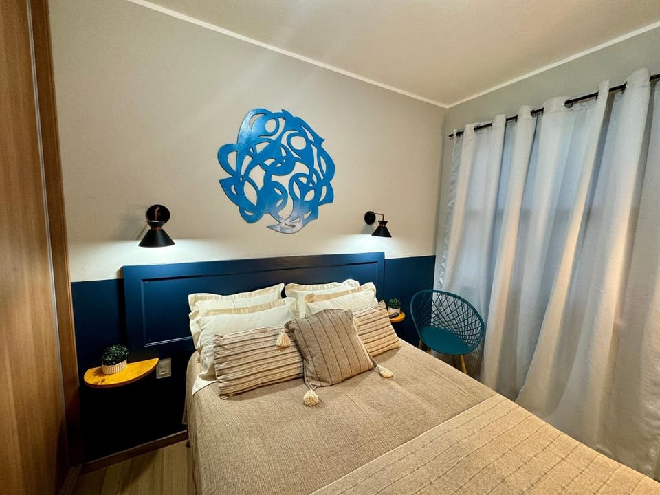 Photo of the whole room, Bedroom