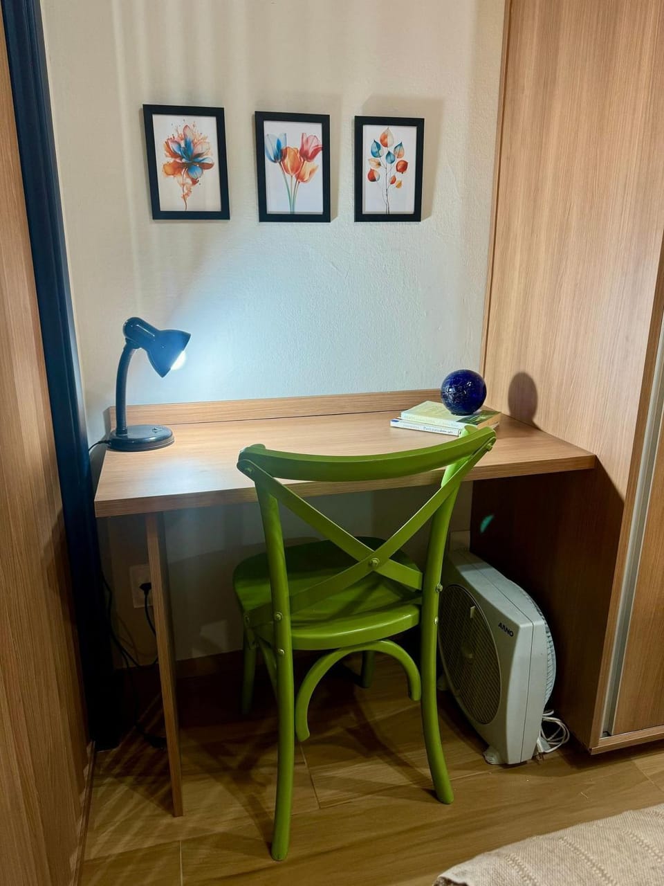 Photo of the whole room, Bedroom