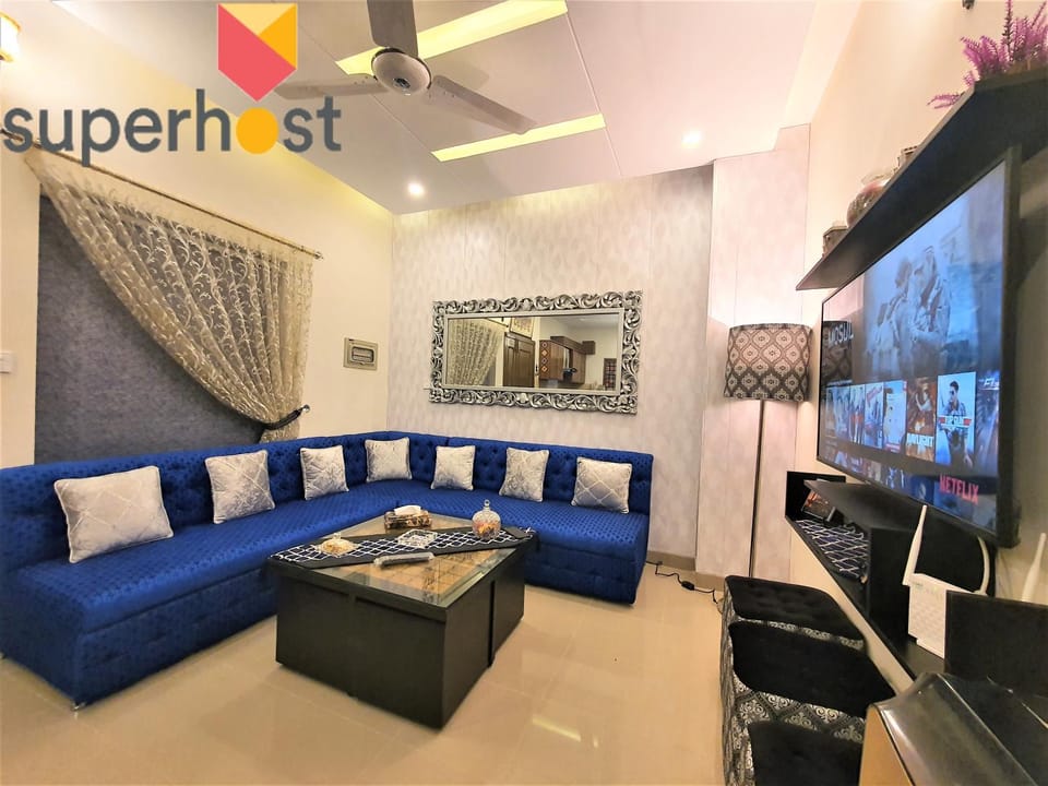 Communal lounge/ TV room, TV and multimedia, Living room, Seating area