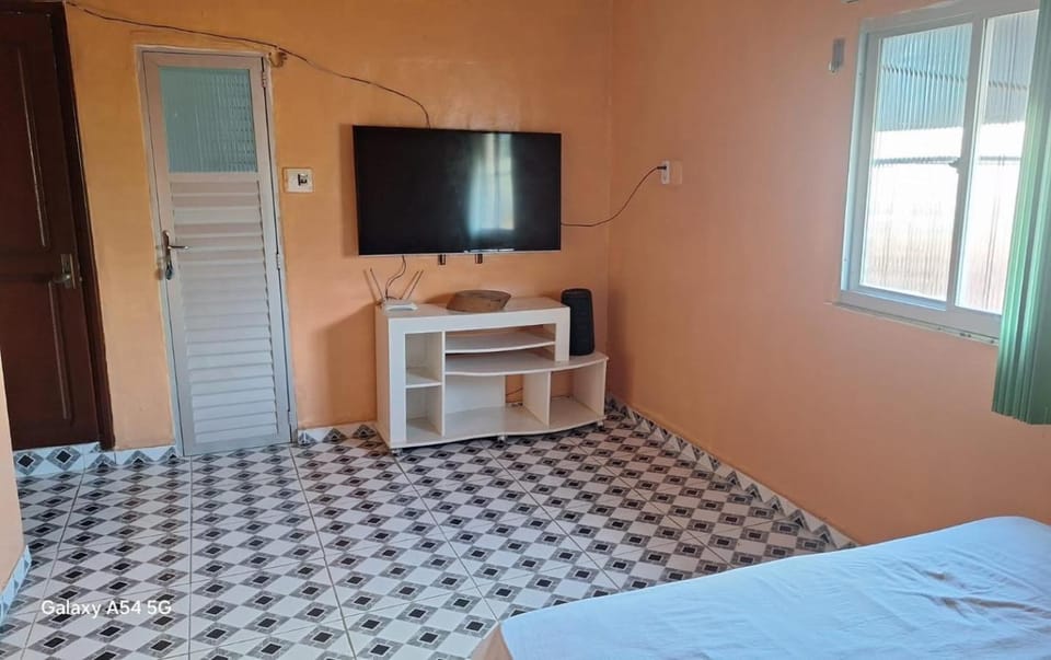 Suíte privativa com ar condicionado em residência domiciliar Vacation rental in Belém