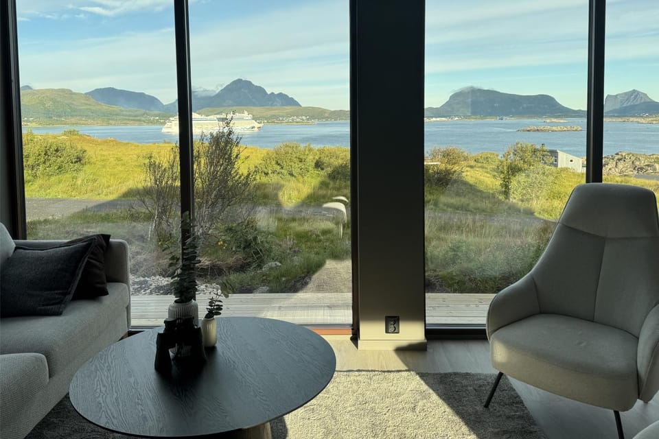 Living room, Garden view, Sea view