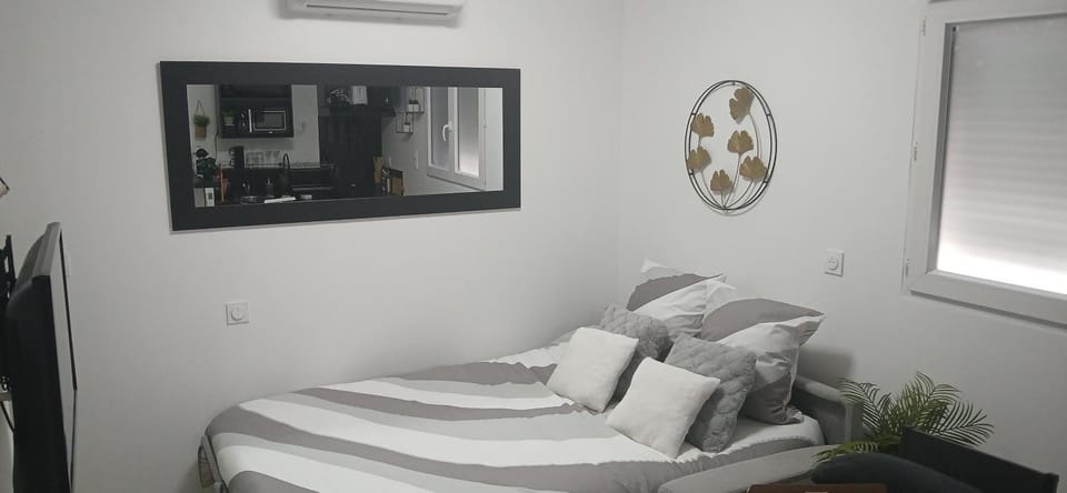 Bed, TV and multimedia