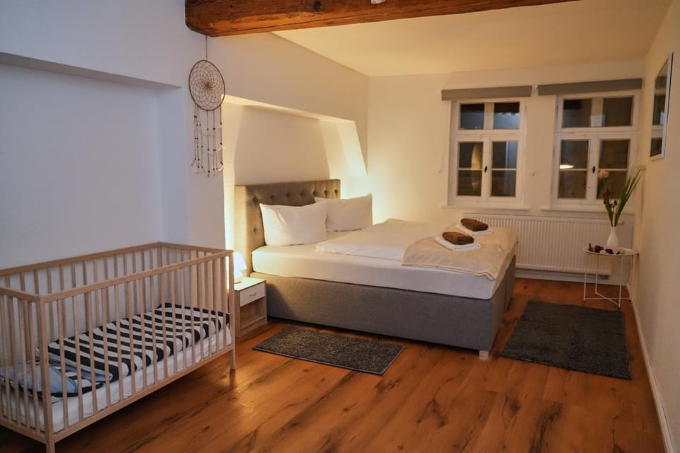 Bedroom, cot