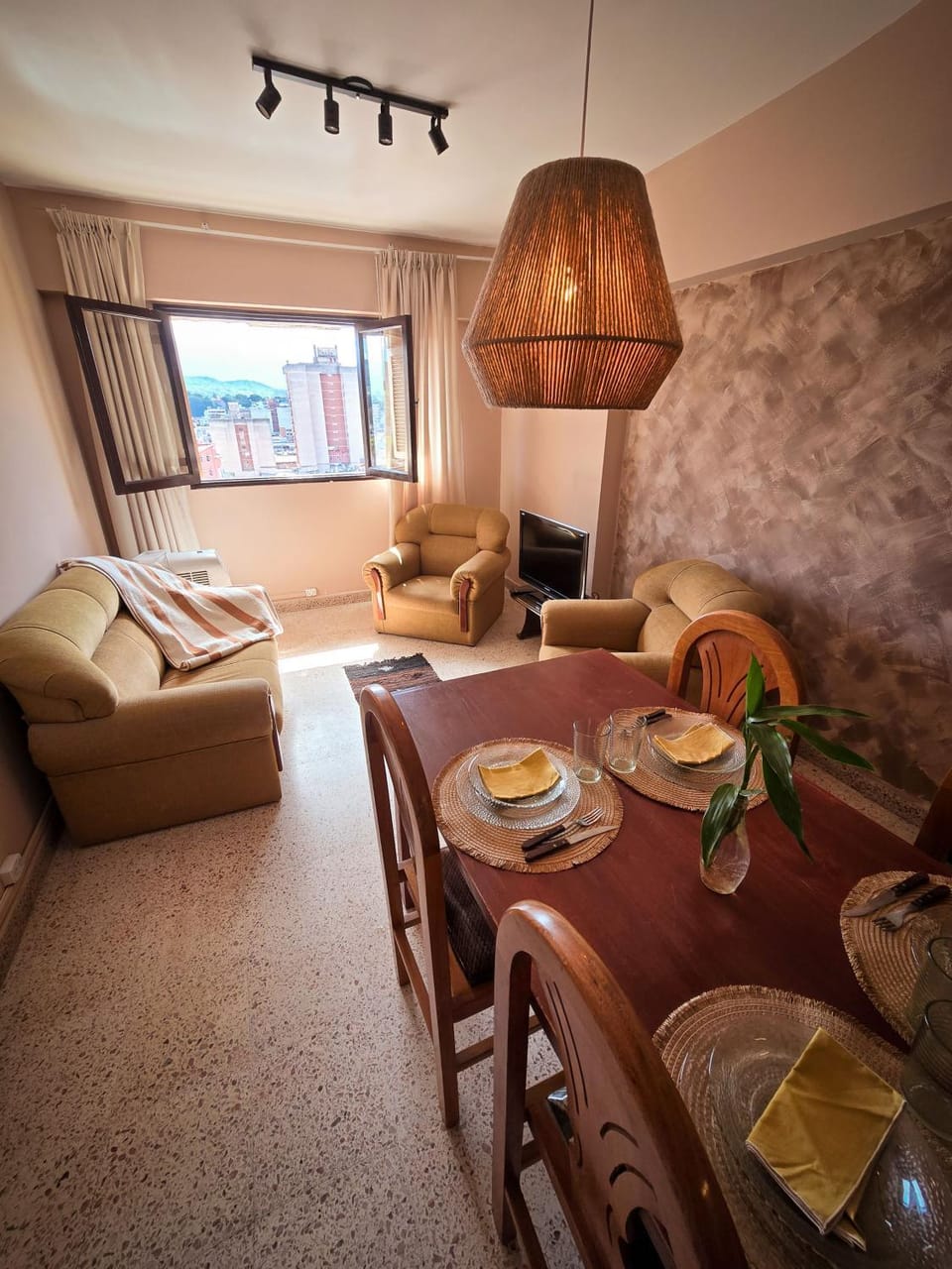 Living room, Food and drinks, Seating area, Dining area, Food