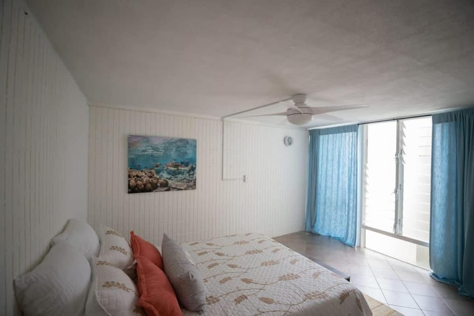 Beach & Country Beachfront Studio Apartment in Punaluu
