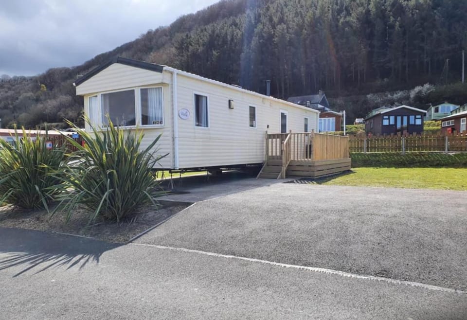 Pet Friendly 3 Bed Static Caravan in Clarach Bay Spacious and Cozy Stay House in Tirymynach