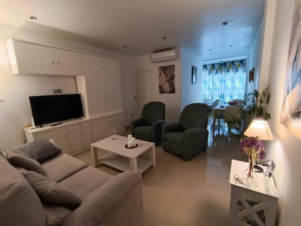 Communal lounge/ TV room, Living room, heating, air conditioner