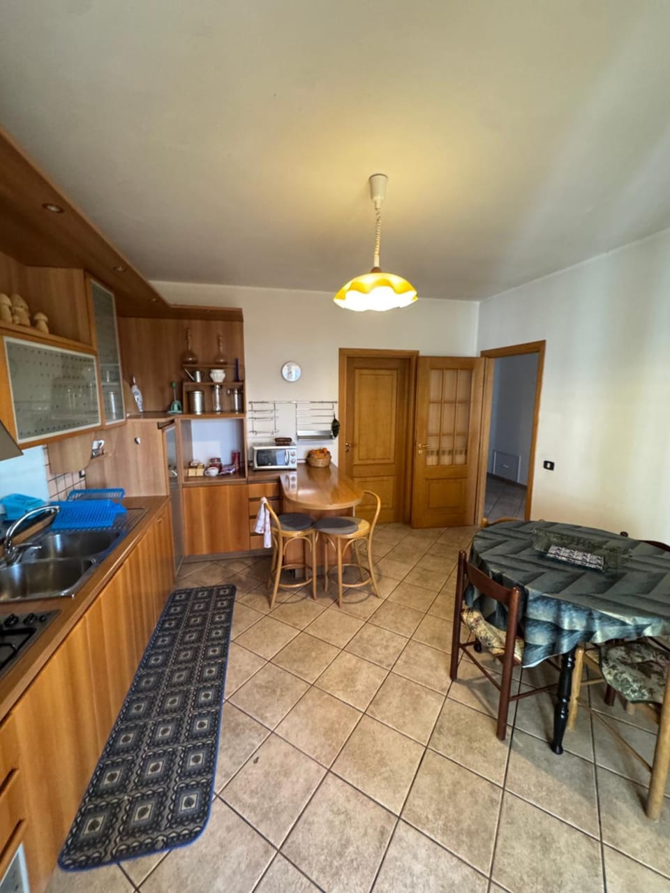 Kitchen or kitchenette, Dining area, stove