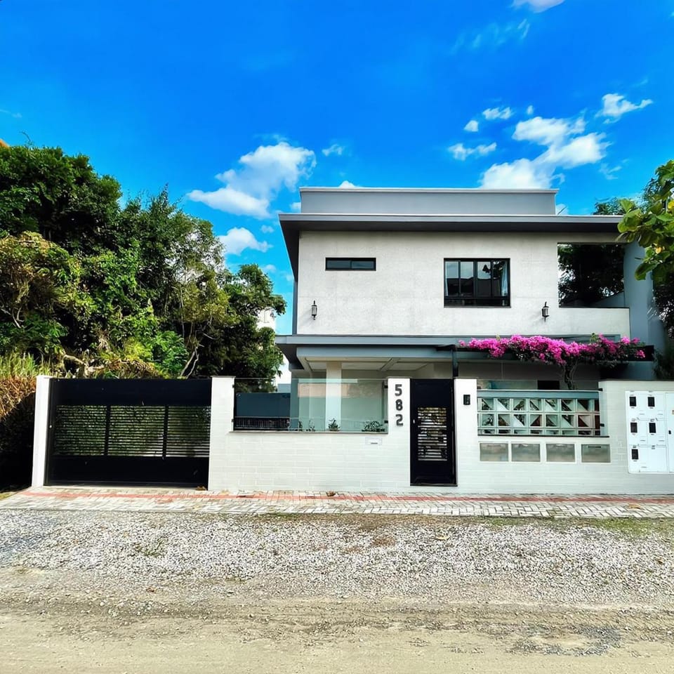 Duplex com hidro - 200m da Praia de Mariscal Apartment in Bombinhas
