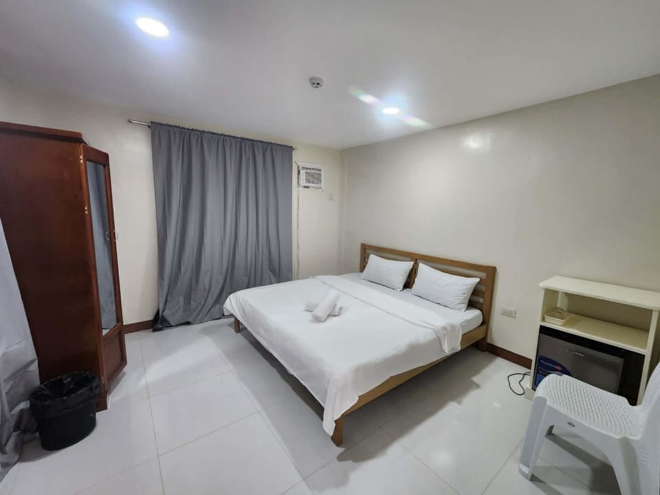 Paradise Guesthouse Bed and Breakfast in Central Visayas