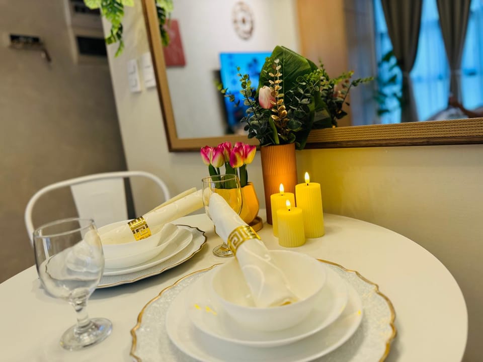 Staycation in viceroy mckinley near venice grand canal Apartment hotel in Makati