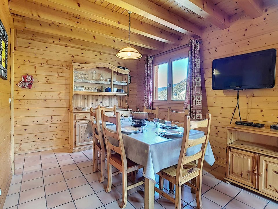 Chalet familial à La Clusaz, 6 pers, WiFi, Animaux ok, Parking - FR-1-818-87 Apartment in Manigod