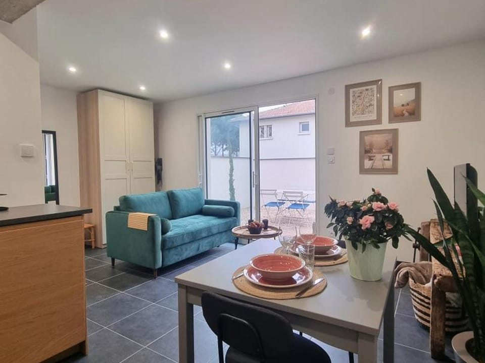 Charmant gîte à Montrond-les-Bains avec parking et wifi - FR-1-496-342 House in Auvergne-Rhône-Alpes