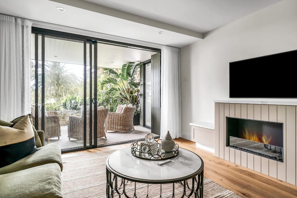 TV and multimedia, Living room, Evening entertainment, fireplace