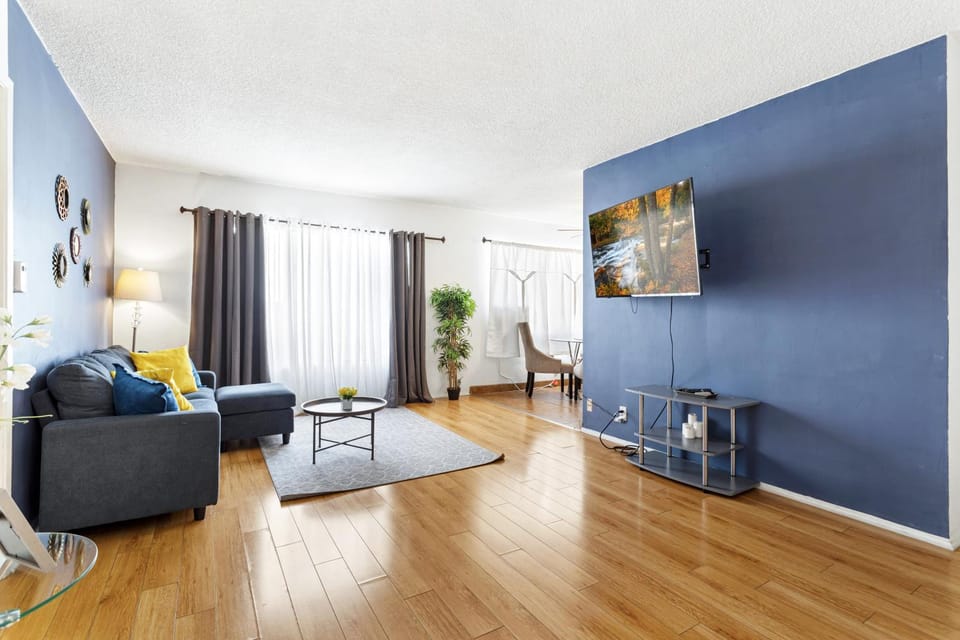 Cozy 1 bedroom West Hollywood Apartment hotel in West Hollywood