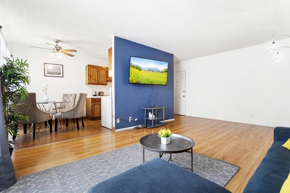 Cozy 1 bedroom West Hollywood Apartment hotel in West Hollywood