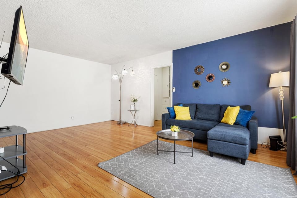 Cozy 1 bedroom West Hollywood Apartment hotel in West Hollywood