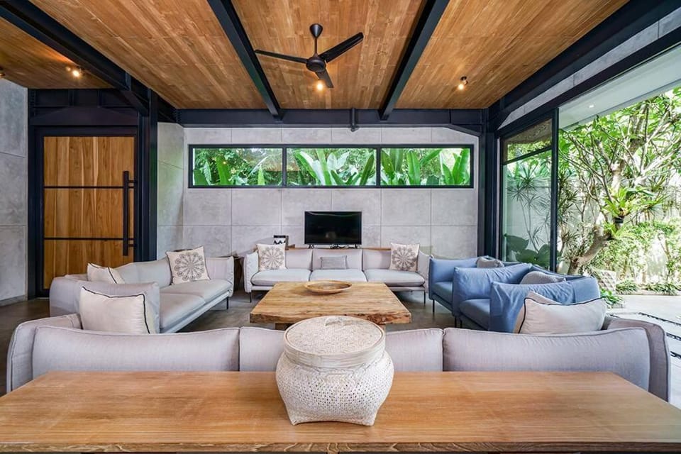 Communal lounge/ TV room