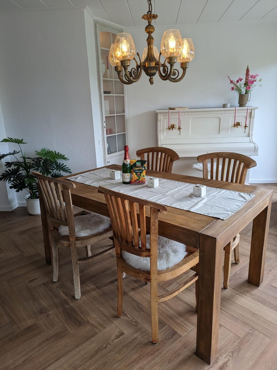Living room, Dining area
