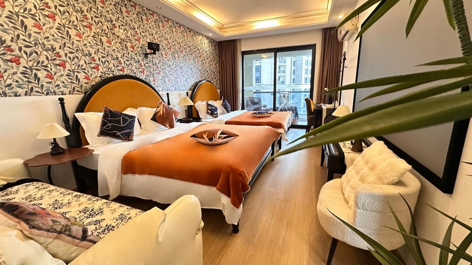 Bed, Living room, Photo of the whole room, Seating area, Bedroom