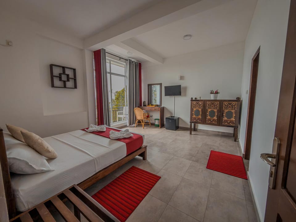 Bed, TV and multimedia, Photo of the whole room, Bedroom, towels