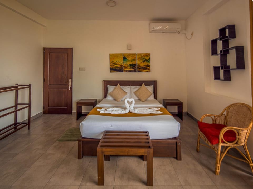 Bed, Photo of the whole room, Bedroom, towels, air conditioner