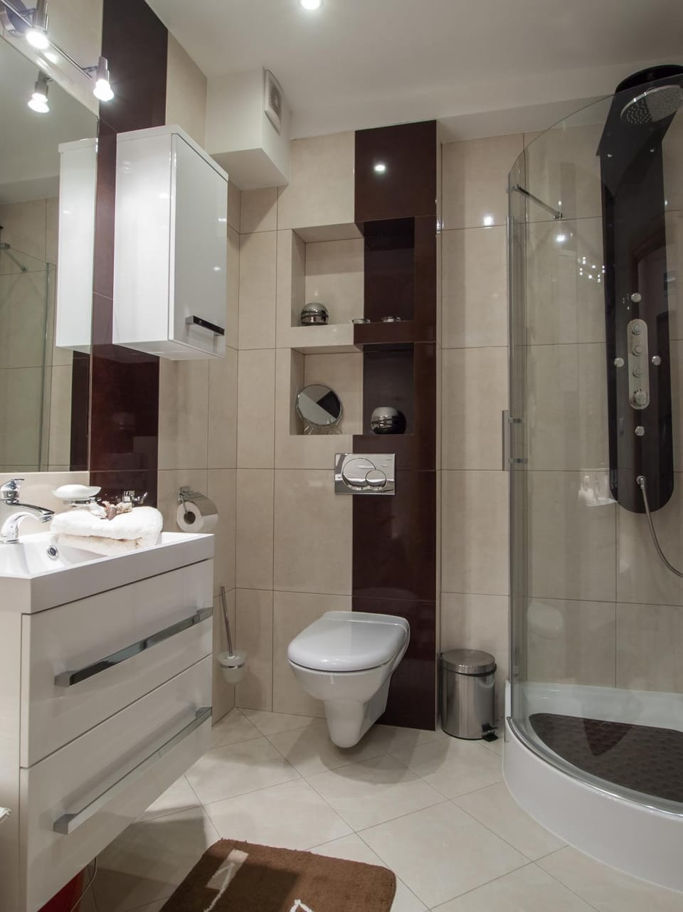 Shower, Toilet, Bathroom, towels