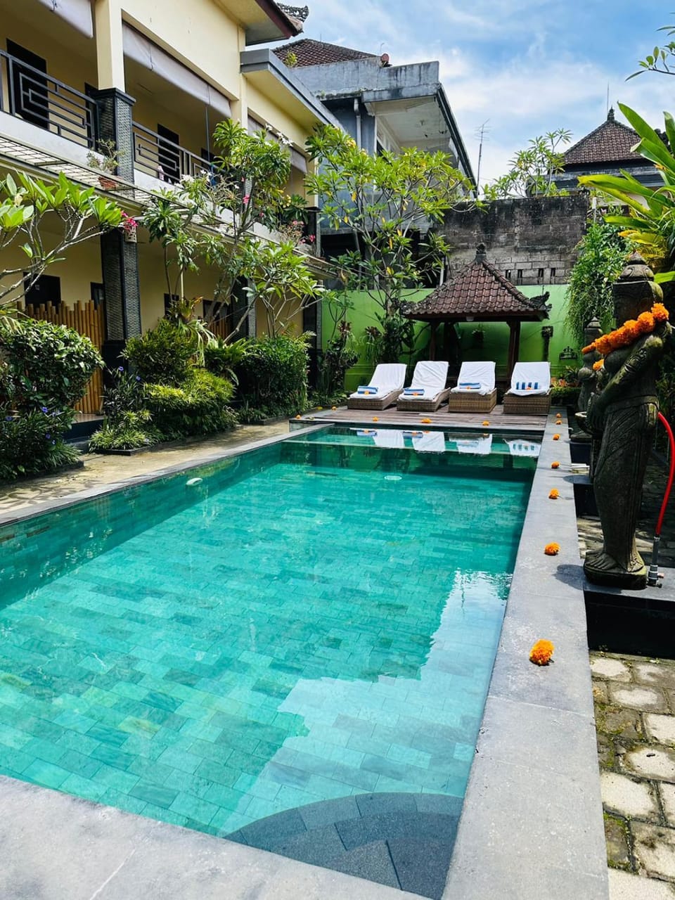 Swimming pool